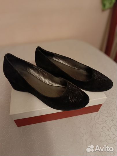 Туфли лодочки замшевые на танкетке 39р