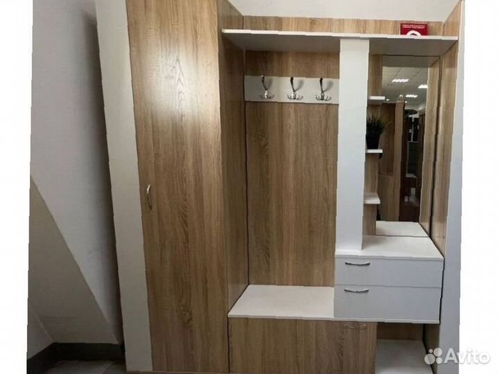 Прихожая с зеркалом