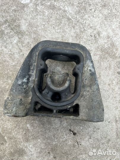 Подушка двигателя honda civic 4d