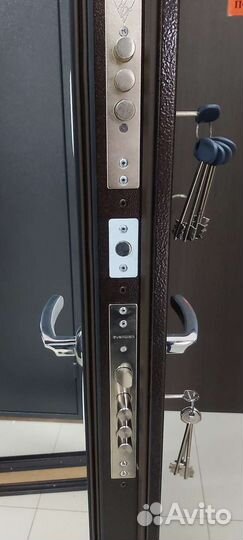 Входная дверь 