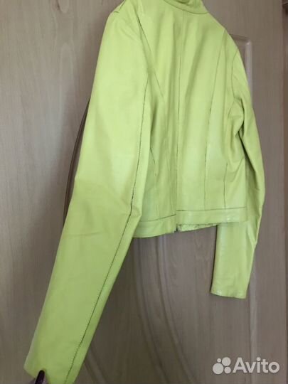 Куртка натуральная кожа лимонная 42 разм. в идеале