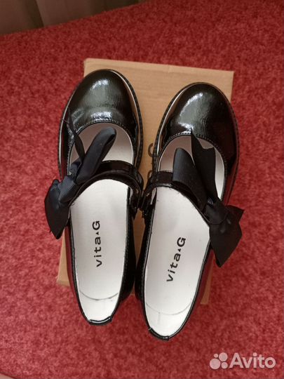 Туфли для девочки новые