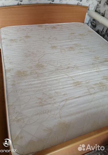 Кровать с выдвижными ящиками