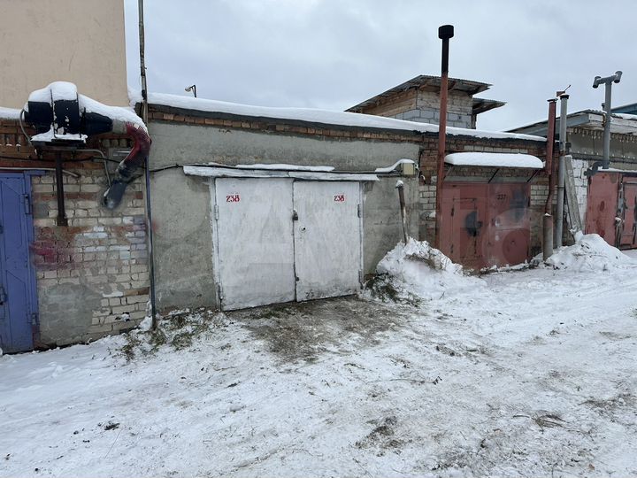 Гараж, > 30 м²