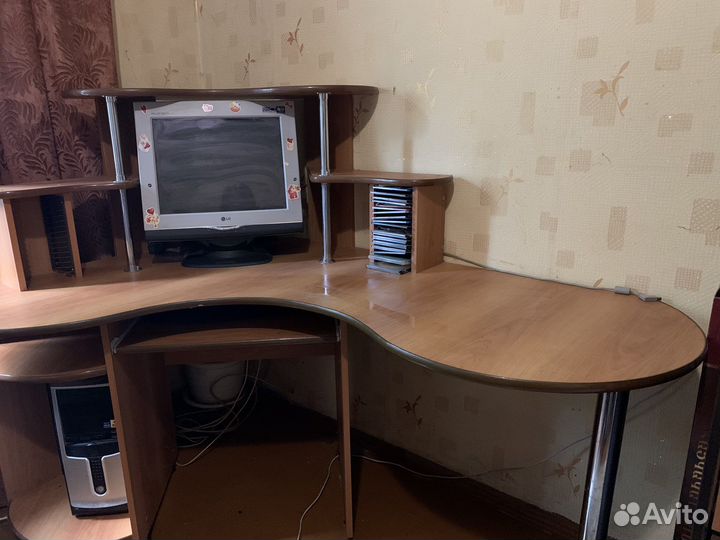 Компьютерный стол