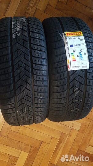 Pirelli Winter Sottozero 3 255/35 R21 98V