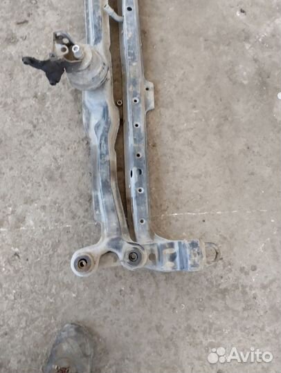 Поперечина радиатора Volkswagen Passat B3