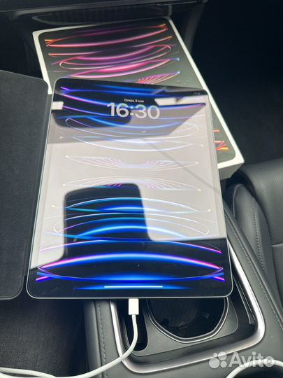 iPad Pro 12.9 m2(6th Generation) wifi + Cellular