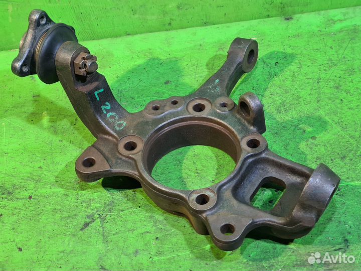 Кулак передний левый Mitsubishi L200 2006-2016