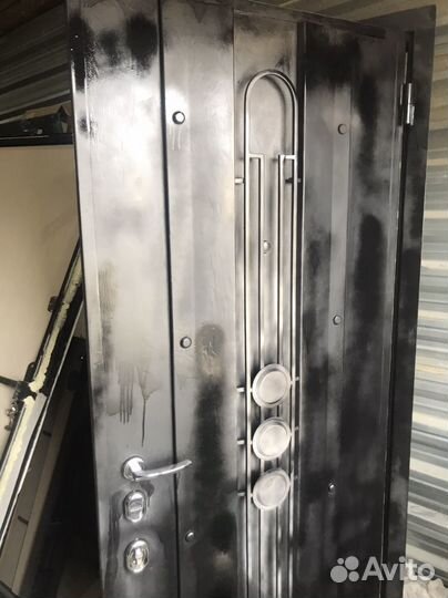 Дверь входная металлическая