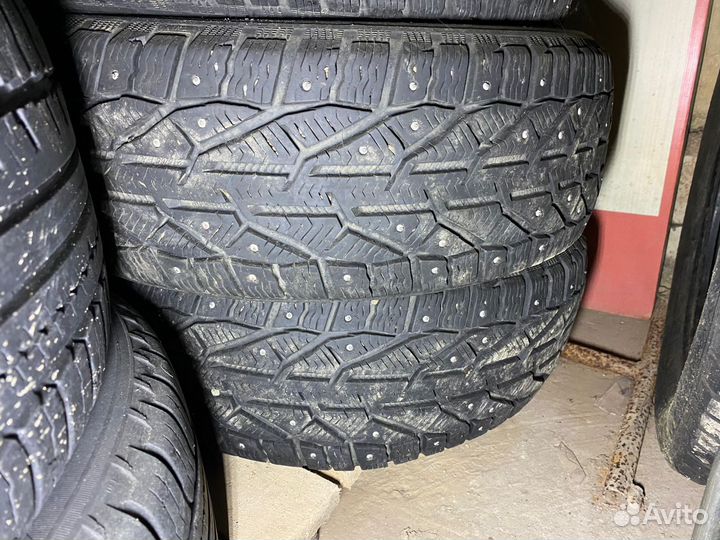 Kormoran SUV Stud 215/65 R16 102T