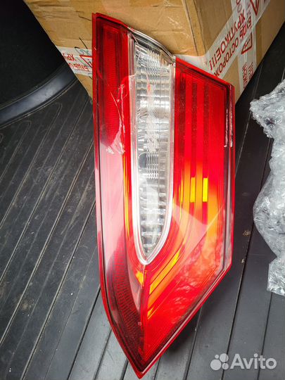 Продам задний правый фонарь крышки Камри 70