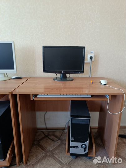 Продается мониторы, системные блоки, столы
