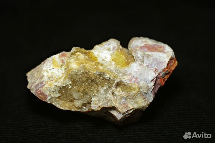 Минерал кварц в кремне