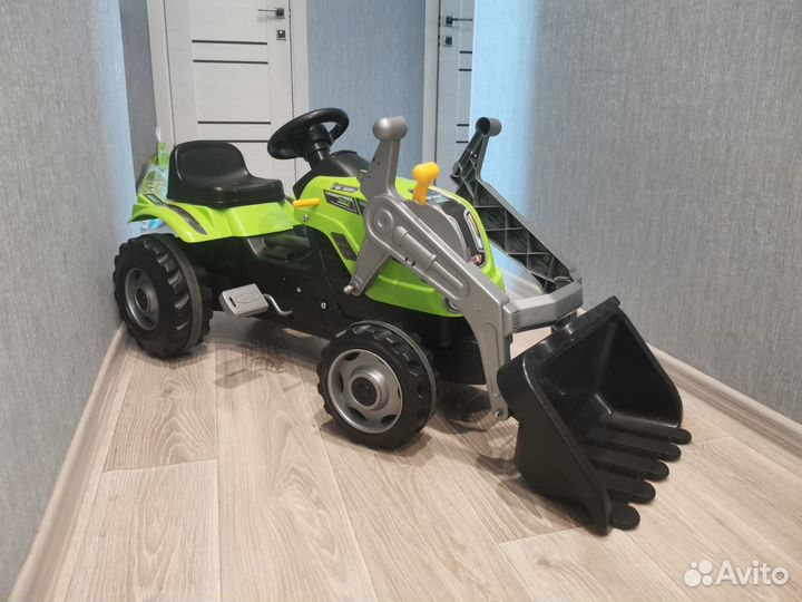 Трактор на педалях с ковшом и прицепом