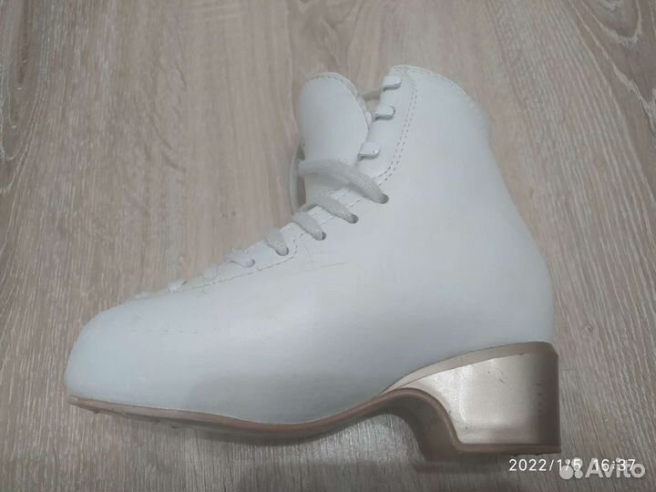 Фигурные коньки (ботинки) edea overture 195 (без л