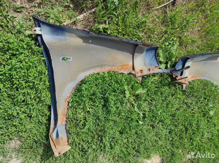 Продаю крыло переднее Калина1