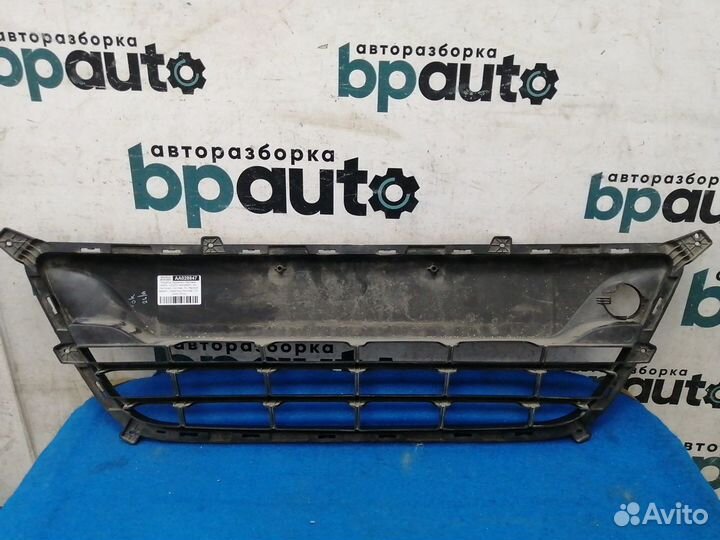 Решетка переднего бампера 86561-1J000 Hyundai I 20