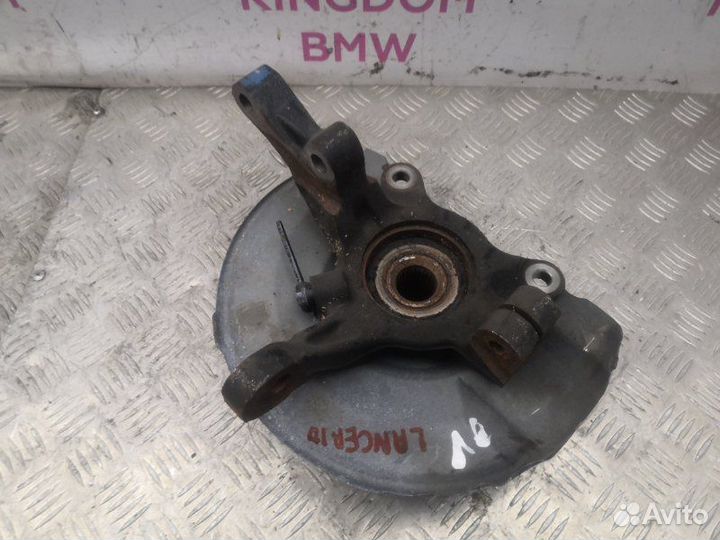 Поворотный кулак передний левый Mitsubishi Lancer