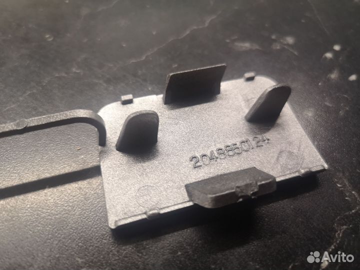 Новая серебристая заглушка Mercedes W204