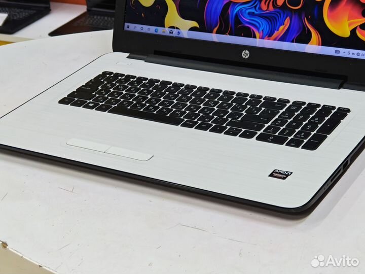 Ноутбук HP 17.3 HD+ A8-7410 8Gb R7 M330 SSD+HDD