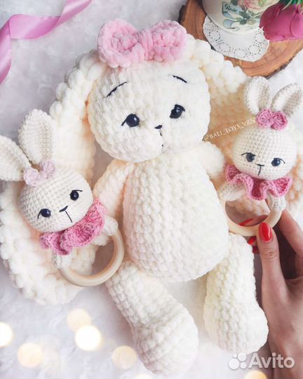 Подарок на выписку: вязаные Игрушка+погремушка