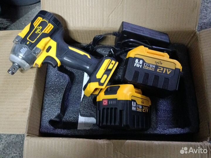 Гайковерт аккумуляторный 1/2