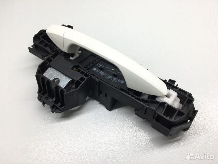 Ручка двери передняя правая Mercedes Cla C117 1.6