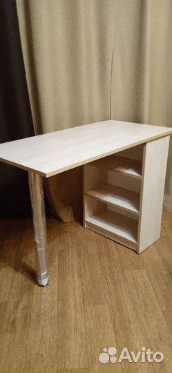 Маникюрный стол складной