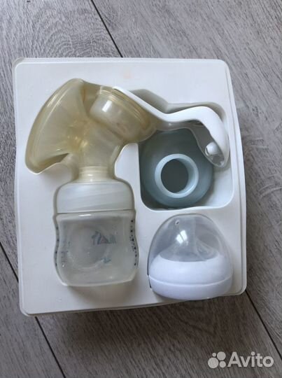 Молокоотсос ручной с бутылкой и банками для хранен