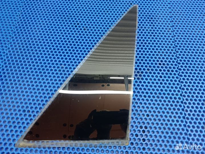 Форточка двери задняя правая Toyota carina T170