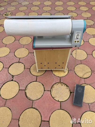 Продам гладильную машинку (ножную) 