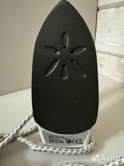 Маленький дорожный утюг