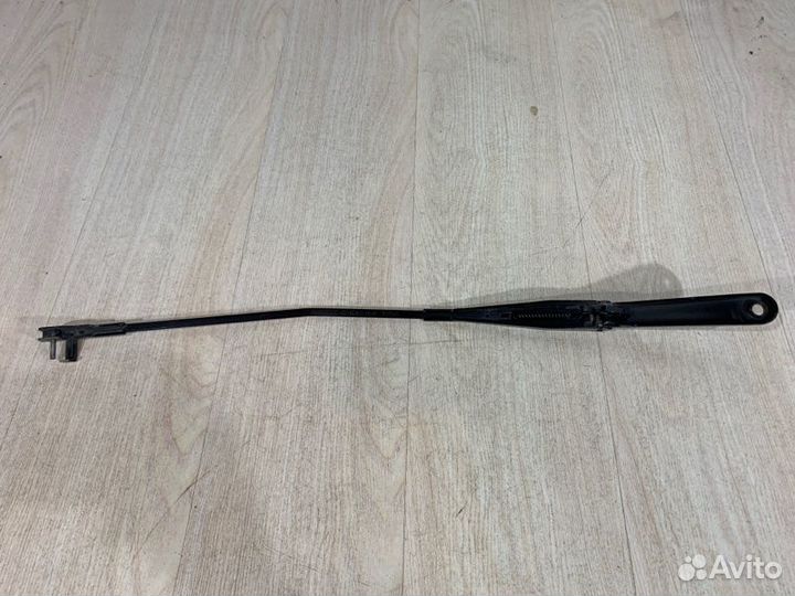 Поводок дворника правый Ford Focus CB aoda 2009