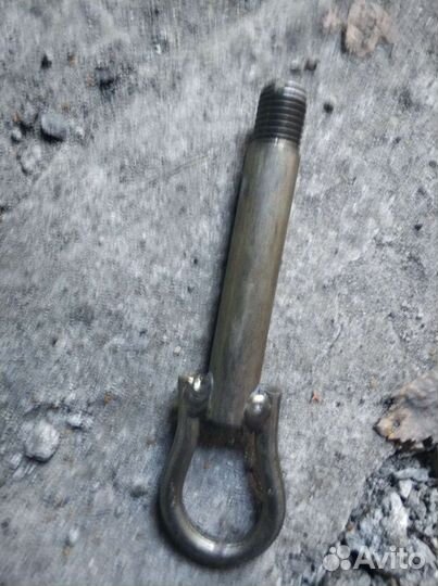 Буксировочный крюк