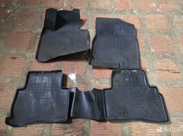 Автомобильные коврики резиновые