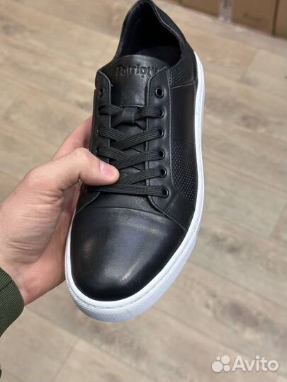 Кроссовки из натуральной кожи