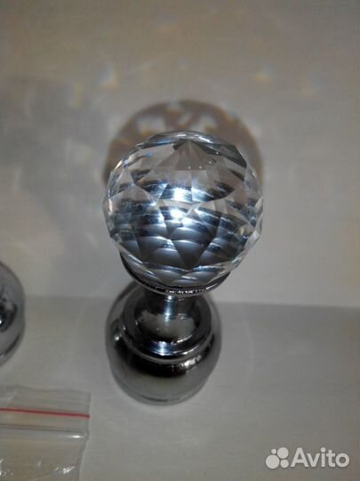 Вешалка для ванны с кристаллом