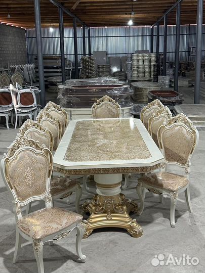 Стол и стулья 