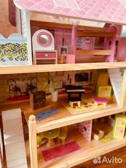 Кукольный домик с мебелью