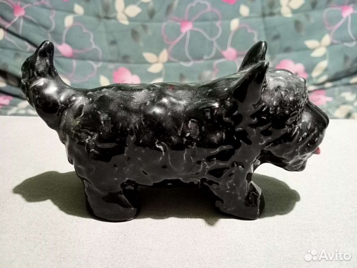 Статуэтка собака 