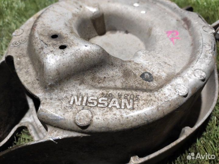 Рычаг подвески нижний задний левый Nissan Stagea