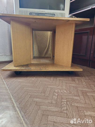 Стол под телевизор