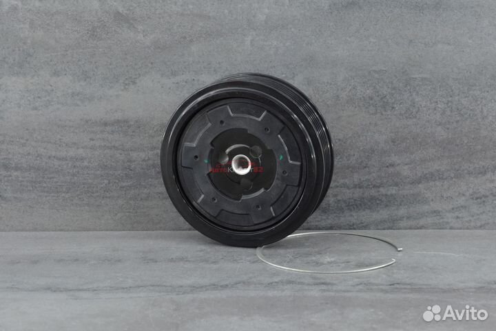 Шкив компрессора кондиционера Audi A4, A5, A8, Q5