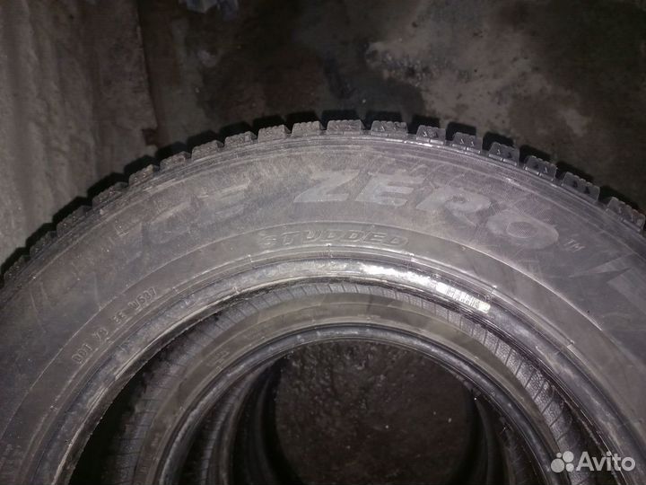 Pirelli Ice Zero 215/65 R17