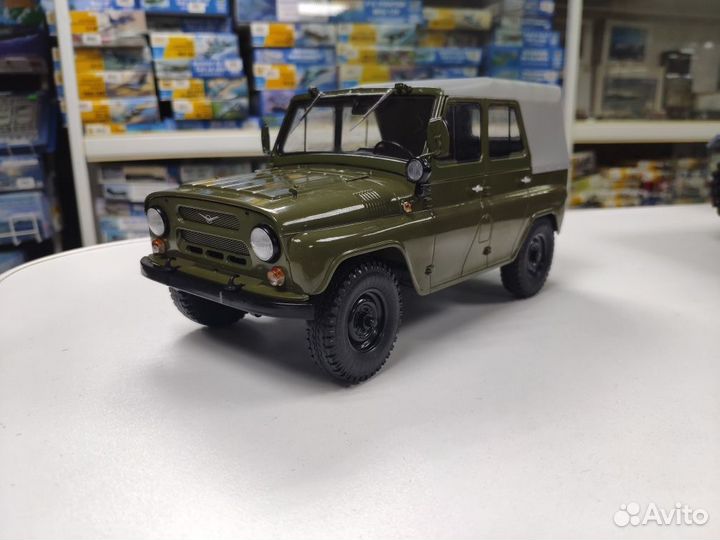 Масштабная модель УАЗ-469 1:18 SSM