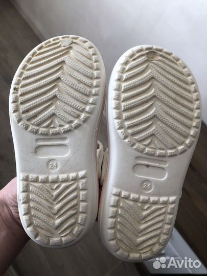 Босоножки для девочки Crocs