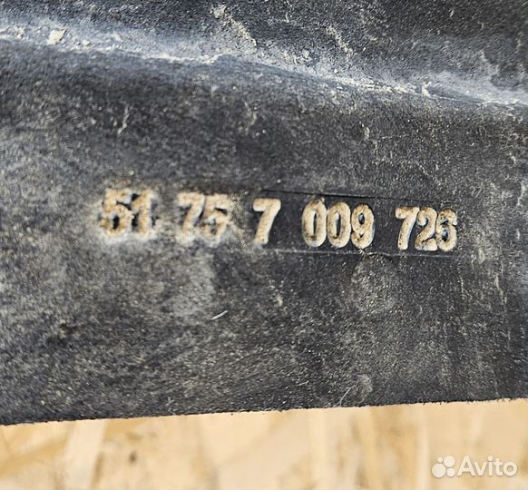 Облицовка днища правая Е60 BMW