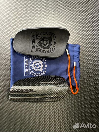 Щитки футбольные карбон