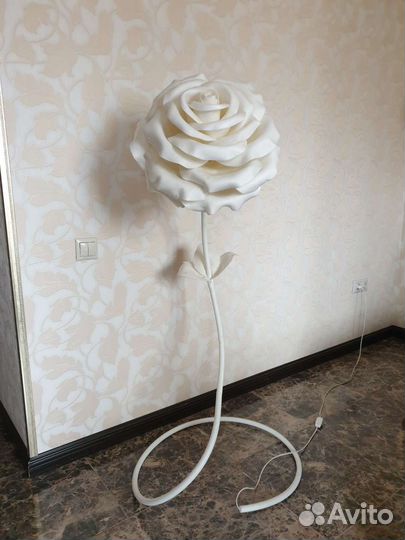 Светильник напольный, роза белая